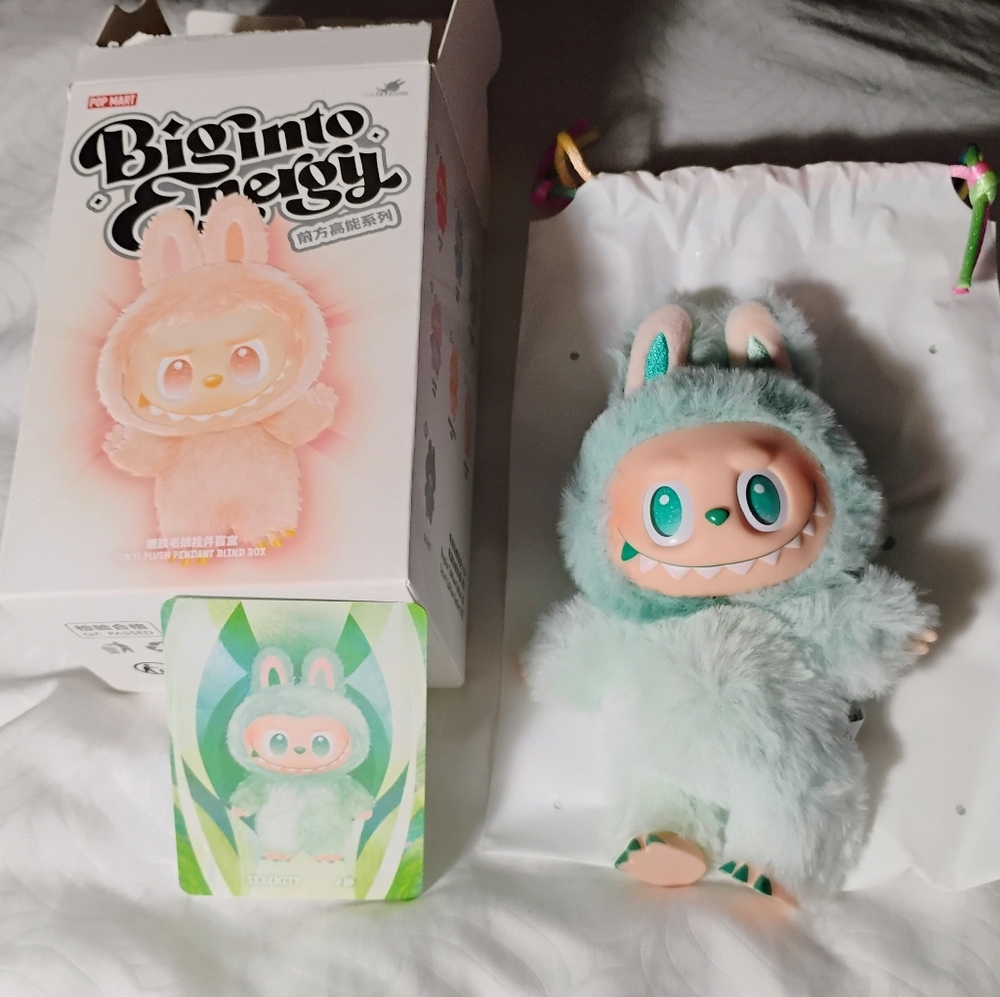 Big Into Energy ~Vinyl Face LABUBU Plush Pendant ~NEW IN OPEN BOX ~ SERENITY